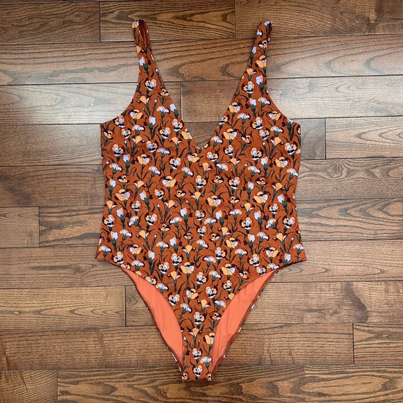 NWT Babaton Aritzia V-Neck One Piece Swimsuit - Picture 12 of 13